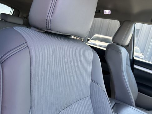 Used 2016 Toyota Highlander Plus AWD/4WD image 13