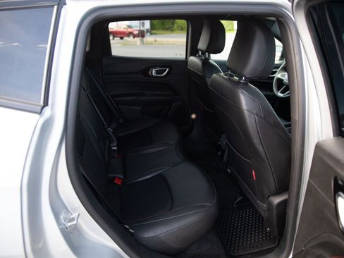 Used 2025 Jeep Compass Trailhawk AWD/4WD image 23