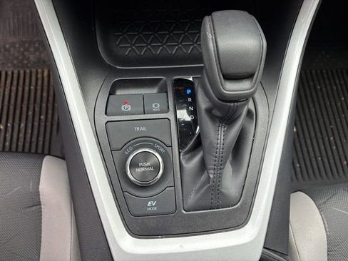 Used 2025 Toyota RAV4 XLE image 16