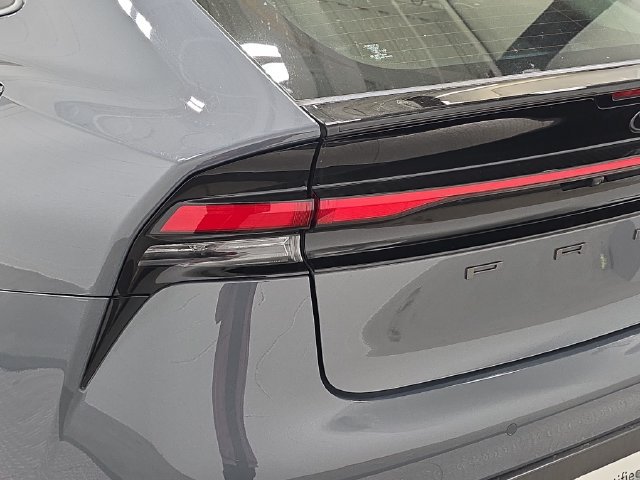 Certified 2025 Toyota Prius LE FWD image 28
