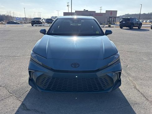 Used 2025 Toyota Camry SE image 8