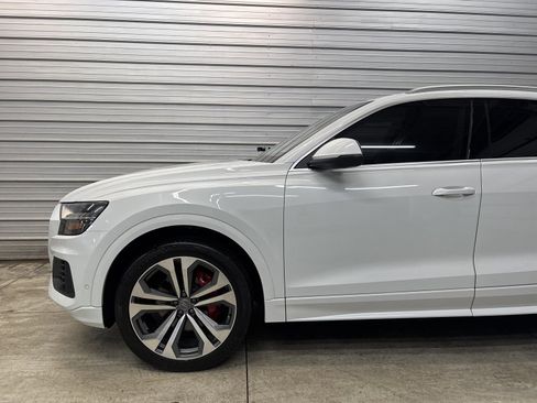 Used 2019 Audi Q8 Prestige w/ Luxury Package image 3
