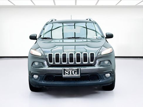 Used 2017 Jeep Cherokee Latitude image 2