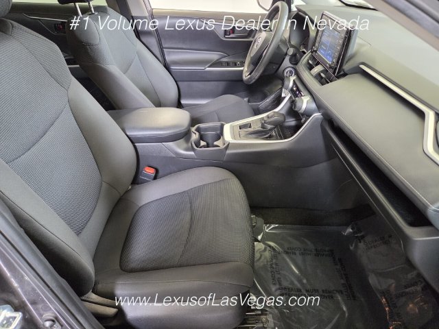 Used 2021 Toyota RAV4 LE AWD/4WD image 22