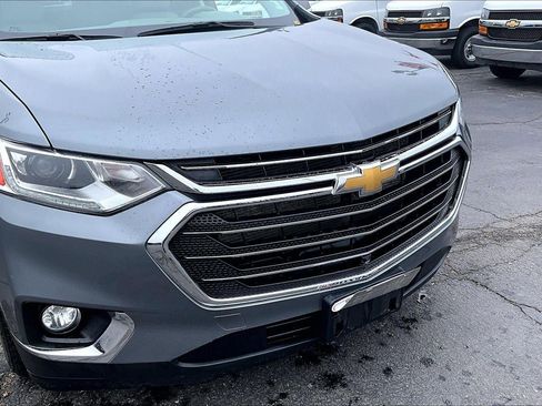 Used 2020 Chevrolet Traverse LT w/ LT Premium Package image 3