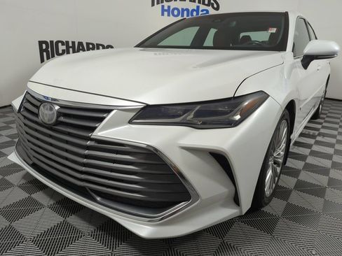 Used 2019 Toyota Avalon Limited FWD image 1