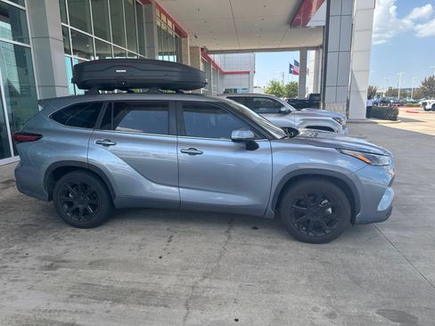 Used 2023 Toyota Highlander LE FWD image 26