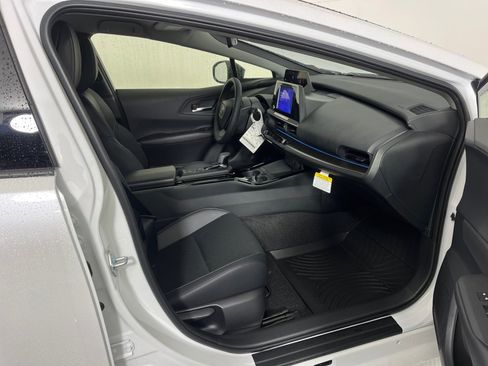 Used 2026 Toyota Prius FWD image 28