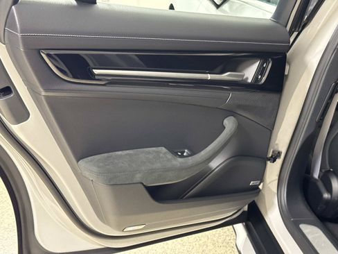 Used 2025 Porsche Panamera RWD image 10