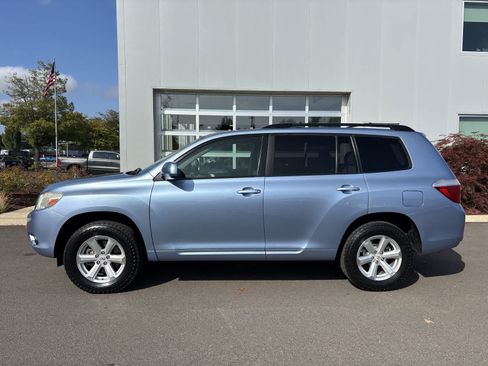 Used 2010 Toyota Highlander 4WD w/ Extra Value Pkg 2 image 2