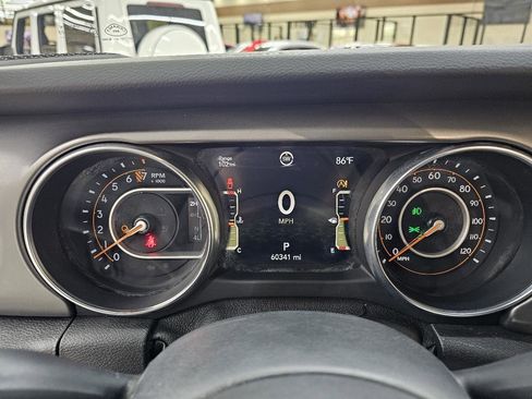 Used 2021 Jeep Gladiator Sport image 27