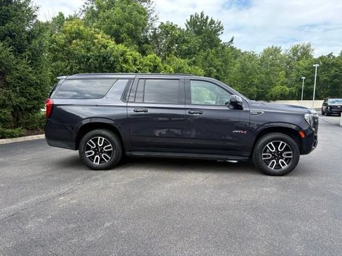 Used 2023 GMC Yukon XL AT4 AWD/4WD image 11