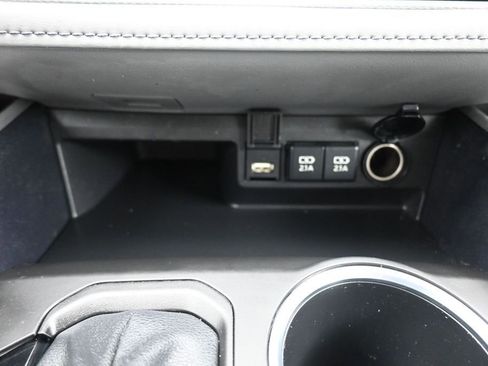 Used 2021 Toyota Highlander XLE AWD/4WD image 22