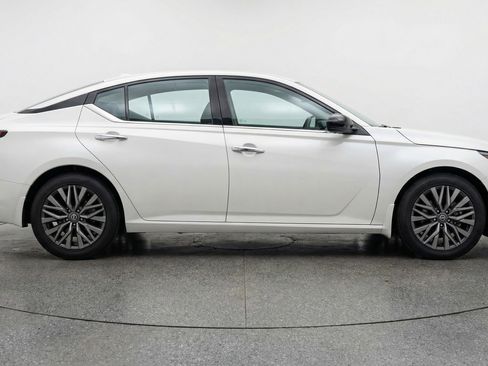 Used 2025 Nissan Altima 2.5 SV image 11