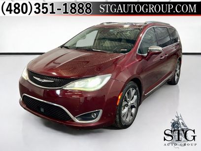 Used 2020 Chrysler Pacifica Limited w/ Tire & Wheel Group