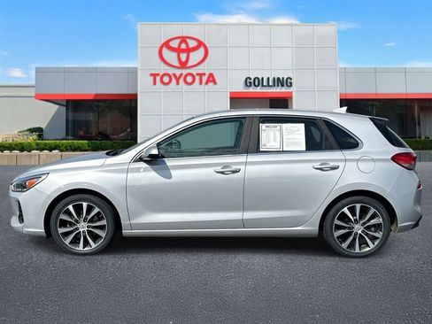 Used 2019 Hyundai Elantra GT FWD image 2