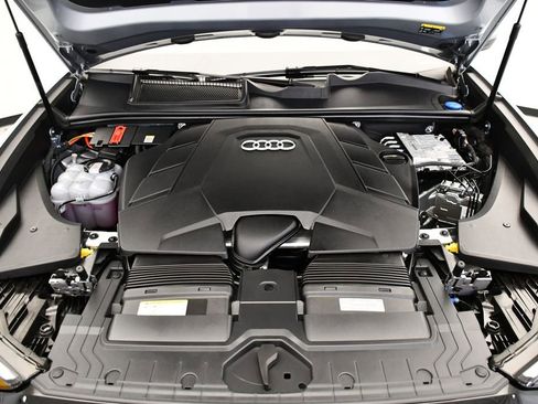 Used 2025 Audi Q8 Premium Plus image 11
