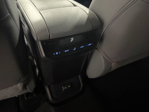 Used 2022 Toyota Highlander LE FWD image 25