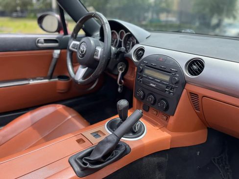 Used 2007 MAZDA MX-5 Miata Grand Touring w/ Premium Pkg RWD image 22