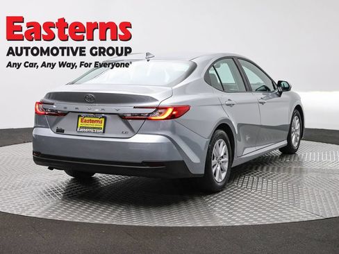 Used 2025 Toyota Camry LE FWD image 5