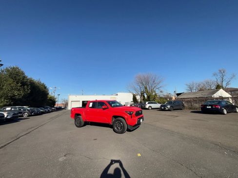 Used 2024 Toyota Tacoma TRD Sport RWD image 12