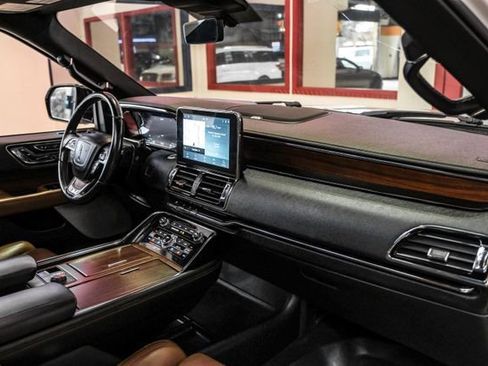 Used 2021 Lincoln Navigator L Reserve w/ Luxury Package image 13