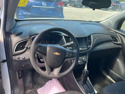 Used 2020 Chevrolet Trax LS FWD image 11