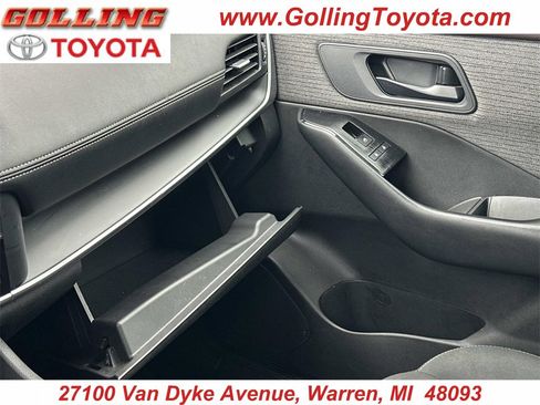 Used 2023 Nissan Rogue S image 33