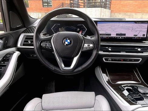 Used 2024 BMW X5 sDrive40i w/ Premium Package image 8