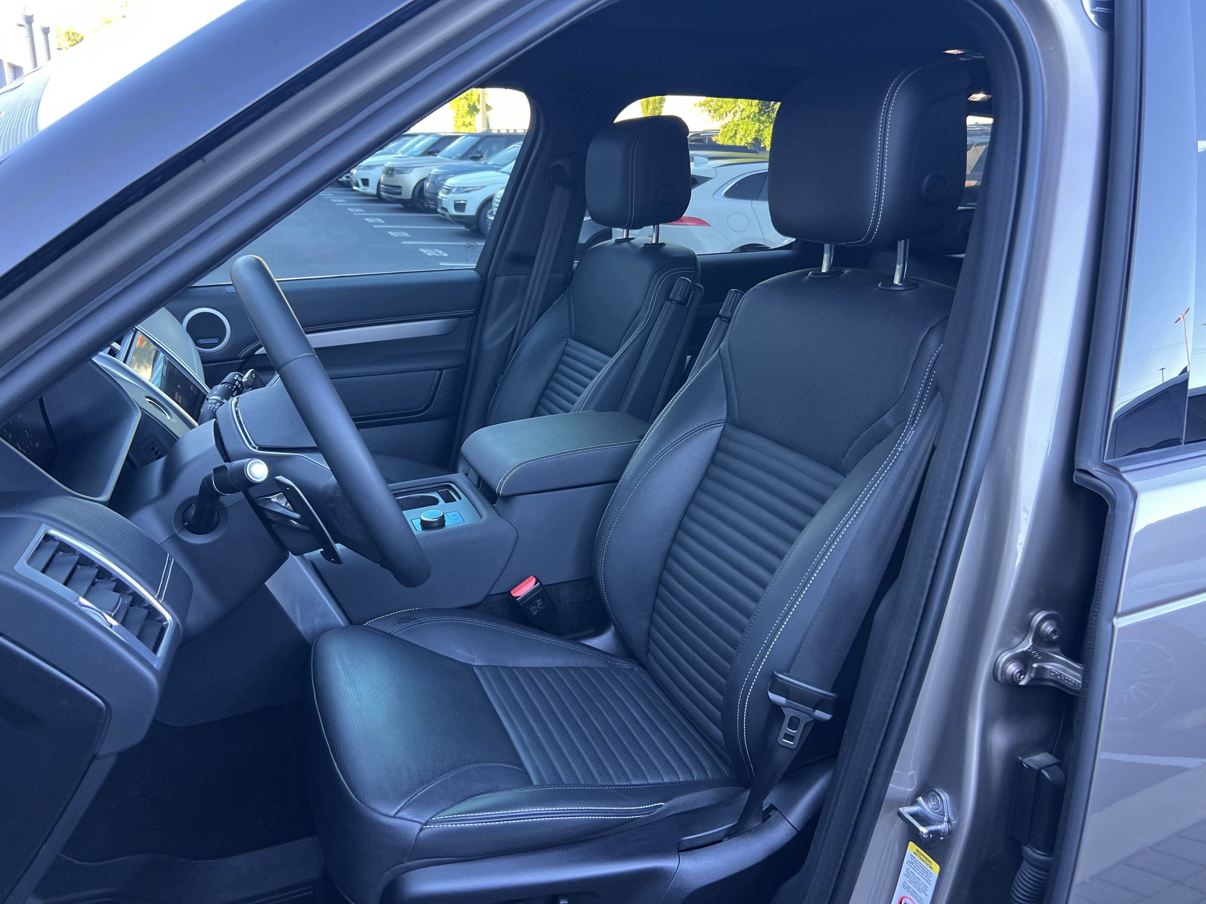 Certified 2025 Land Rover Discovery Dynamic SE AWD/4WD image 15