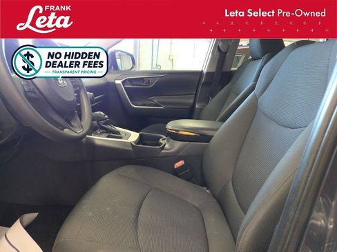 Used 2019 Toyota RAV4 LE FWD image 11