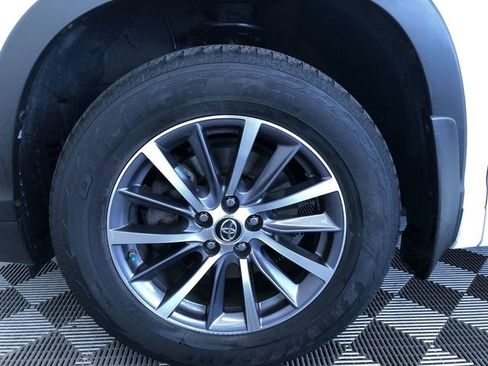 Certified 2017 Toyota Highlander XLE image 18