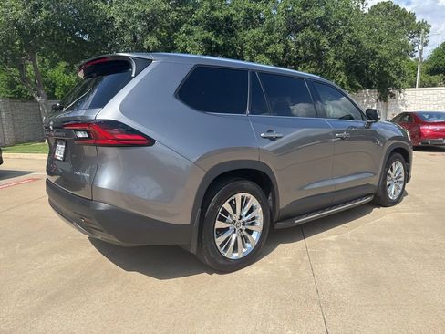 Used 2025 Toyota Grand Highlander AWD image 10