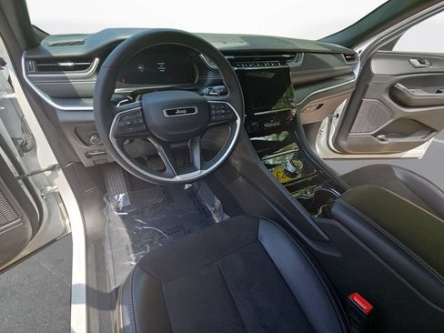 Certified 2023 Jeep Grand Cherokee Altitude AWD/4WD image 18