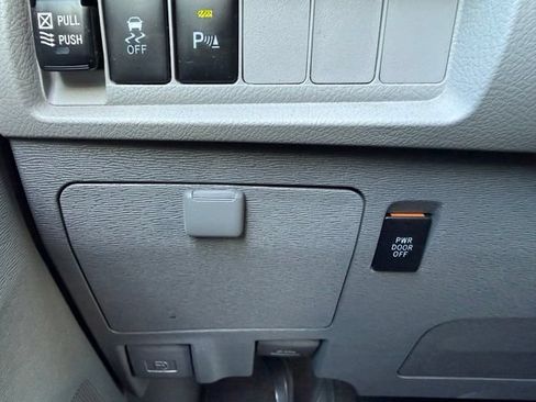 Used 2019 Toyota Sienna XLE Premium w/ Protection Package FWD image 19