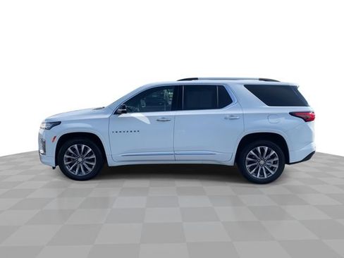 Used 2023 Chevrolet Traverse Premier FWD image 5