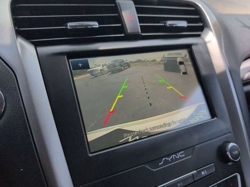 Used 2020 Ford Fusion SE FWD image 26