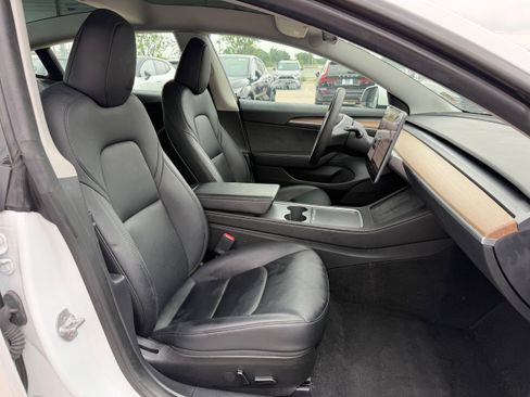 Used 2023 Tesla Model 3 Standard Range RWD image 9