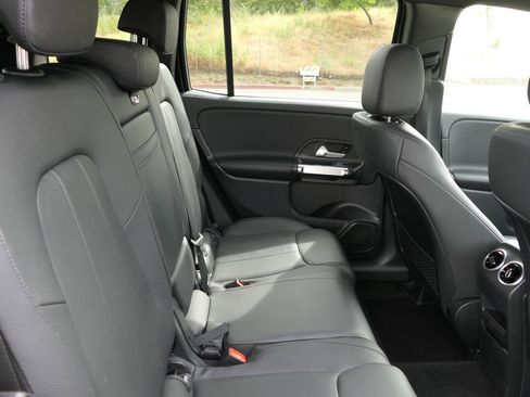 Used 2023 Mercedes-Benz GLB 250 image 24