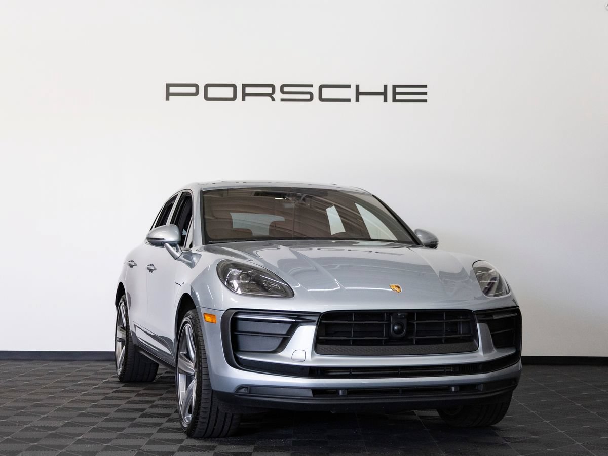 Certified 2024 Porsche Macan AWD/4WD image 9