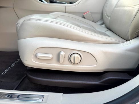 Used 2018 GMC Acadia Denali w/ Technology Package image 9