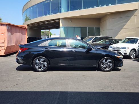 Used 2025 Hyundai Elantra Sport FWD image 8
