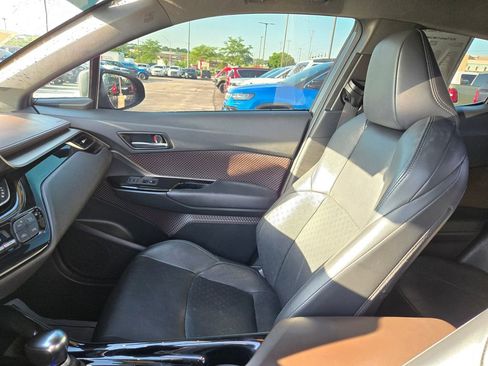 Used 2019 Toyota C-HR Limited FWD image 24
