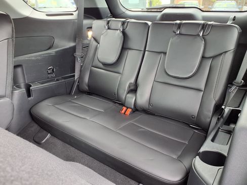 Used 2024 Ford Explorer XLT w/ Equipment Group 202A AWD/4WD image 8