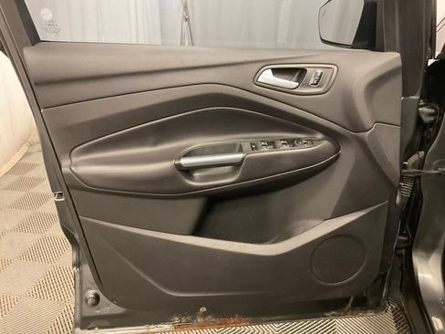 Used 2017 Ford Escape SE w/ Equipment Group 201A AWD/4WD image 10