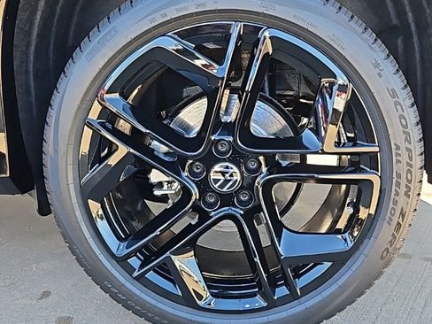 New 2026 Volkswagen Tiguan SE R-Line image 9