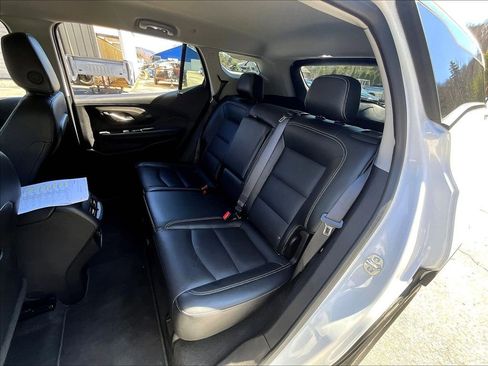 Used 2024 GMC Terrain SLT AWD/4WD image 15