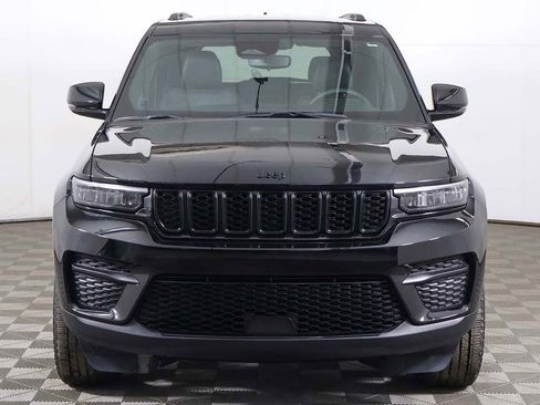 Used 2023 Jeep Grand Cherokee Altitude image 10