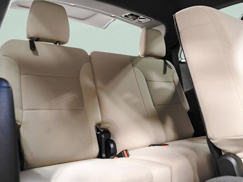 Used 2023 Chevrolet Traverse LT FWD image 36