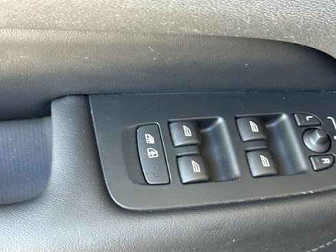 Certified 2025 Volvo XC60 B5 Plus AWD/4WD image 11
